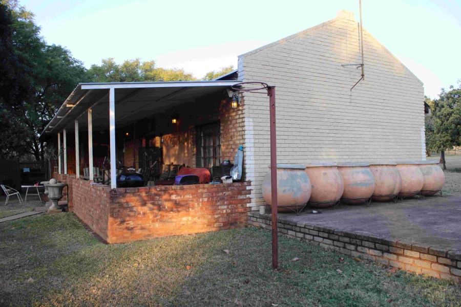 9 Bedroom Property for Sale in Schietfontein Ah North West